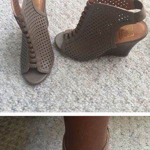 Tan Wedges